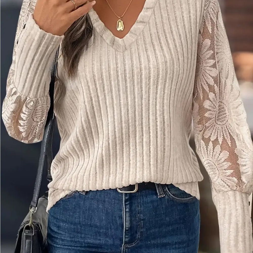 Elegant Cream Sweater with Lace Sleeves - Picture 3 of 4